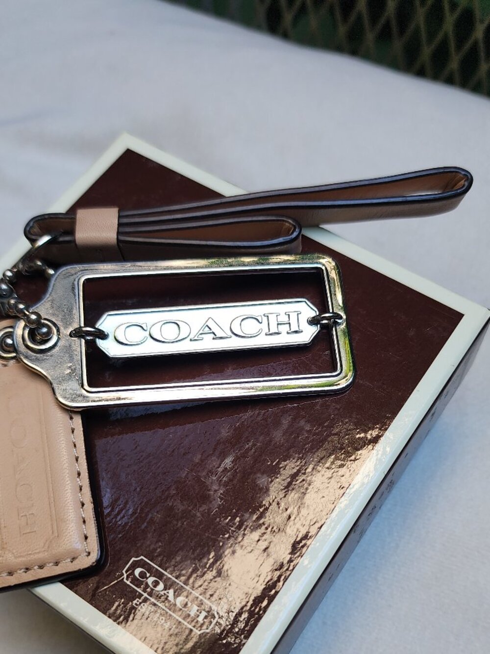 EUC bundle COACH 3 piece Keychains tan, silver WITH COACH gift box - Picture 13 of 15